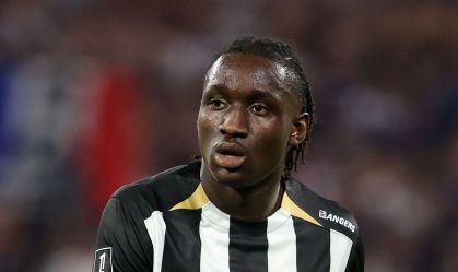 Wrexham negocia atacante por valor recorde da Championship