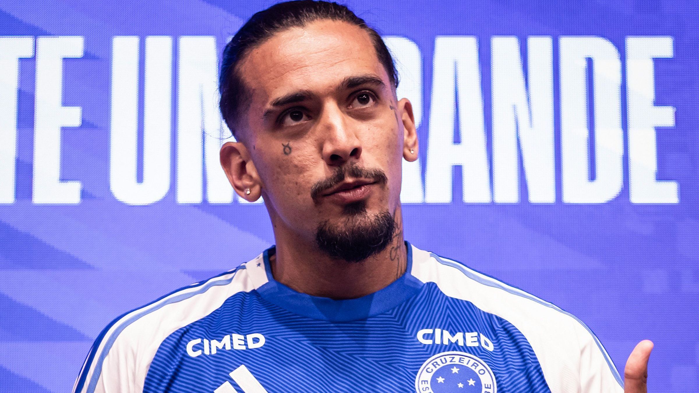 Chico da Costa foi apresentado oficialmente no Cruzeiro