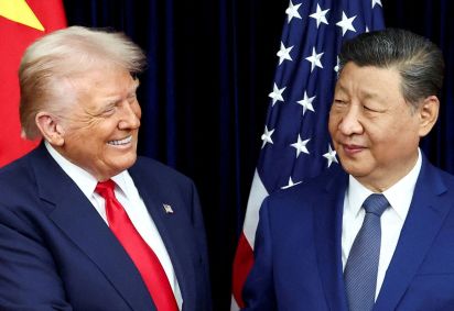 Presidentes dos EUA, Donald Trump, e da China, Xi Jinping, durante reunião na Coreia do Sul