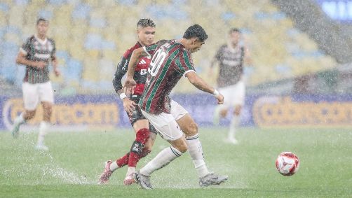 Clássico entre Fluminense e Flamengo sofreu com a chuva