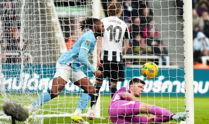 Manchester City vence Newcastle e abre vantagem na semi da Copa da Liga