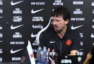 Barata rouba a cena em coletiva de Fernando Diniz no Vasco; veja