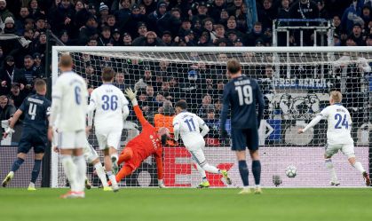 Copenhagen segura Napoli com um a menos e arranca empate na Champions