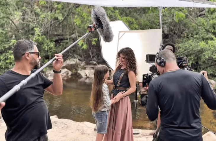 Paula Fernandes gravando cenas de "Coração Acelerado" em Goiás • Divulgação/Globo