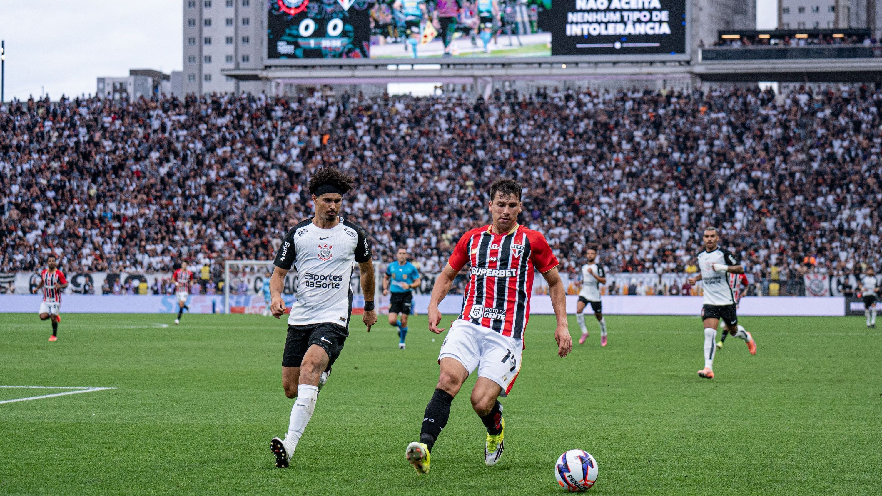 Lance de Corinthians x São Paulo pelo Paulistão