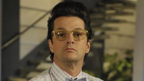 Marcelo Serrado entra para "Três Graças", revivendo seu personagem de "Fina Estampa", Crô
