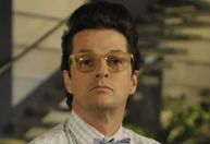 Crô, de "Fina Estampa", surge em "Três Graças" e ameaça Arminda