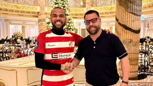 Daniel Alves foi anunciado como investidor do Sporting Clube São João de Ver, de Portugal, em janeiro, e agora deve virar jogador do time
