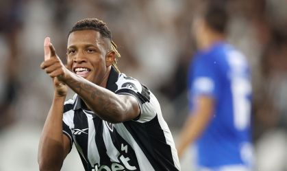 Danilo comemora gol em Botafogo x Cruzeiro, pelo Brasileirão