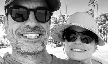 Debora Bloch faz rara aparição com marido português