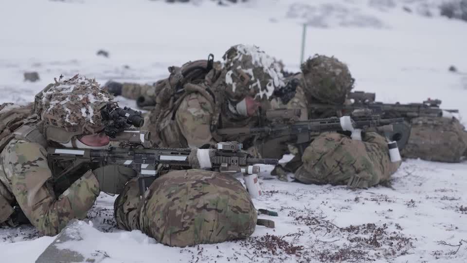 Tropas dinamarquesas treinam na Groenlândia como parte do exercício "Resistência Ártica".
