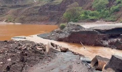 Cava de mineradora transborda e provoca alagamentos em Minas Gerais