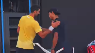 Djokovic e Guto Miguel treinaram juntos nesta segunda (26), em Melbourne