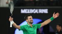 Djokovic rebate críticos após vitória épica sobre Sinner no Australian Open