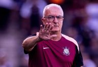 Dorival destaca joia do Corinthians e faz apelo à diretoria após vitória