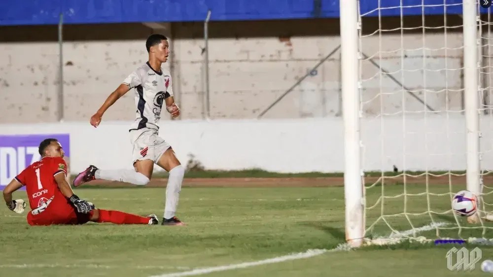 Ruan marca para o Furacão contra o Maricá pela Copinha