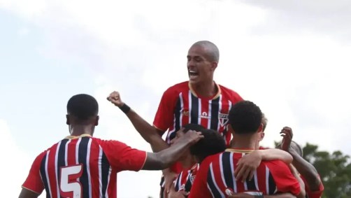 São Paulo comemora gol em vitória na Copinha 2026, contra Independente-AP