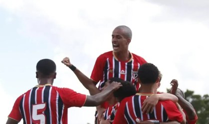 São Paulo comemora gol em vitória na Copinha 2026, contra Independente-AP