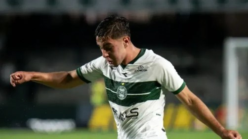 Coritiba tropeça e perde para o Foz do Iguaçu na estreia do Campeonato Paranaense