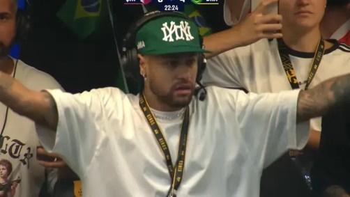 Neymar ficou em uma das cabines para acompanhar o Brasil na Kings League