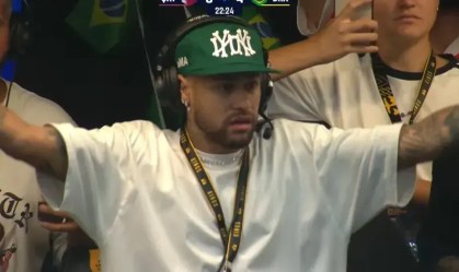 Neymar ficou em uma das cabines para acompanhar o Brasil na Kings League