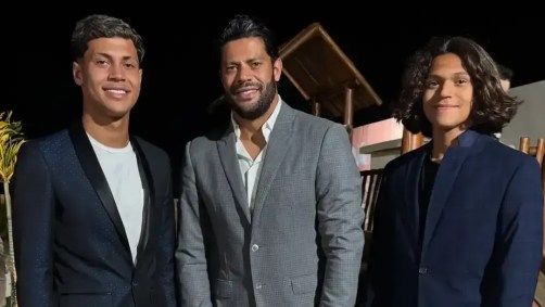 Hulk, ídolo do Atlético, em foto com seus filhos