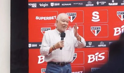 Presidente interino do São Paulo se reúne com elenco na véspera de clássico