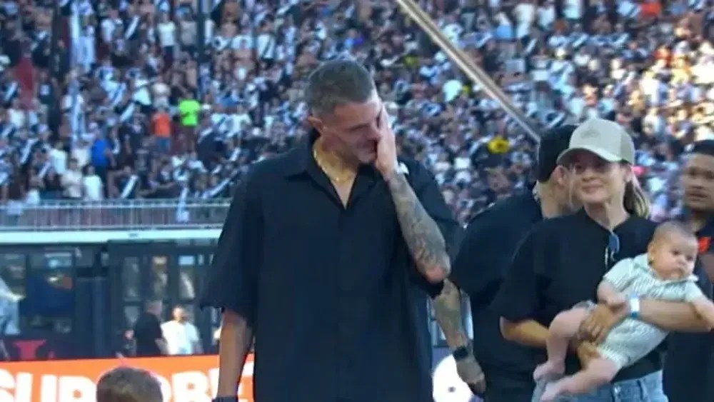 Vegetti chora em despedida do Vasco em São Januário