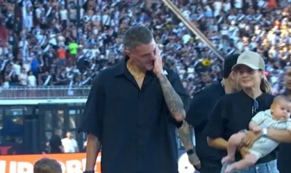Pablo Vegetti se emociona em São Januário na despedida do Vasco