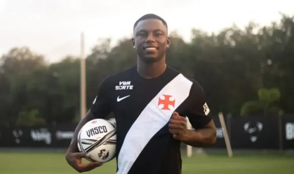Marino com a camisa do Vasco