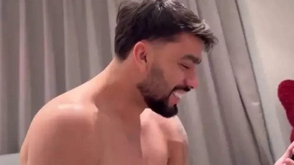 Lucas Paquetá em vídeo publicado pela esposa nas redes sociais