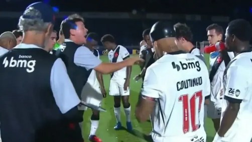 Diniz questionou movimentação dos jogadores do Vasco e expôs críticas que eles fizeram ao técnico anterior