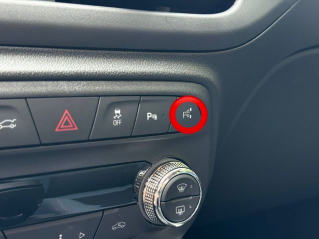 Easy Park ajuda o Onix Plus a manobrar sozinho • Rodrigo Barros/CNN