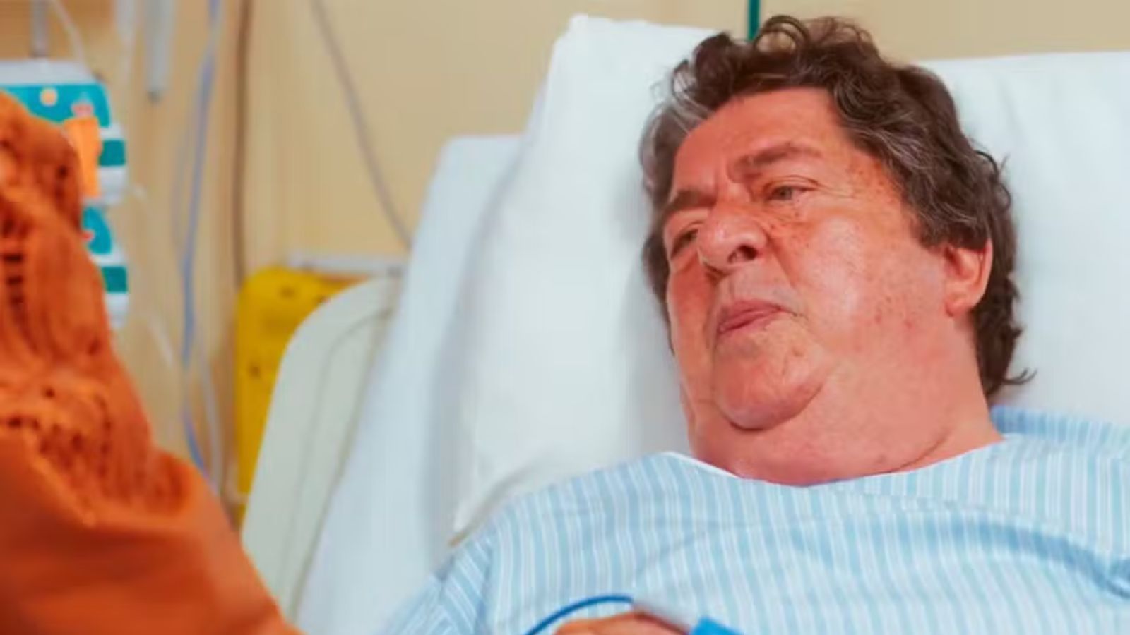 Eliomar acorda após coma profundo