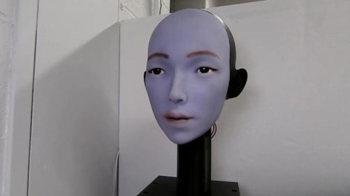 imagem-da-face-do-robô-emo-que-canta-e-movimenta-os-labios-como-humano