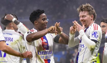 Companheiro de Endrick faz gol "impossível" em vitória do Lyon; assista