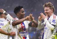 Companheiro de Endrick faz gol "impossível" em vitória do Lyon; assista