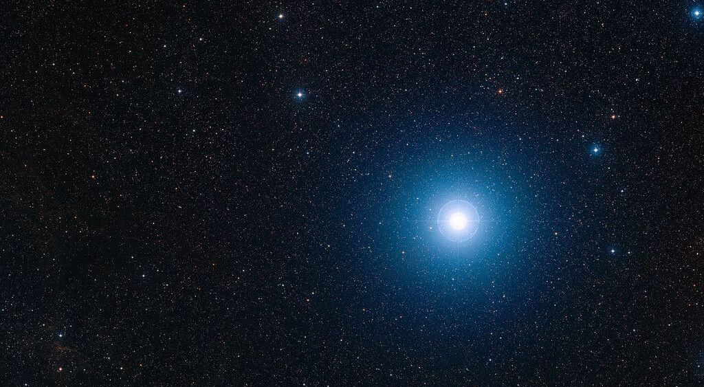 Esta imagem do Digitized Sky Survey (DSS) mostra a região do céu em torno da estrela morta RXJ0528+2838, com a estrela propriamente dita mesmo no centro • ESO/Digitized Sky Survey 2. Acknowledgement: D. De Martin