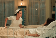 Estela confronta a mãe doente em "Êta Mundo Melhor!": "Morreu para mim"