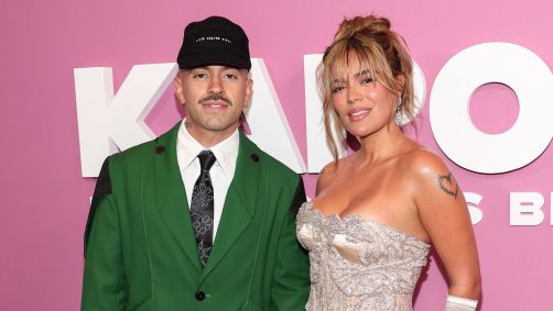 Feid e Karol G foram juntos ao lançamento do "Karol G: Tomorrow Was Beautiful", da Netflix, em Nova York
