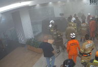 Câmeras registram ação de brigadistas em incêndio no Shopping Tijuca