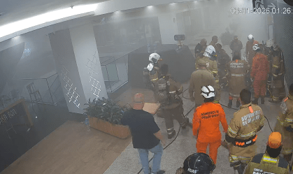 Câmeras registram ação de brigadistas em incêndio no Shopping Tijuca