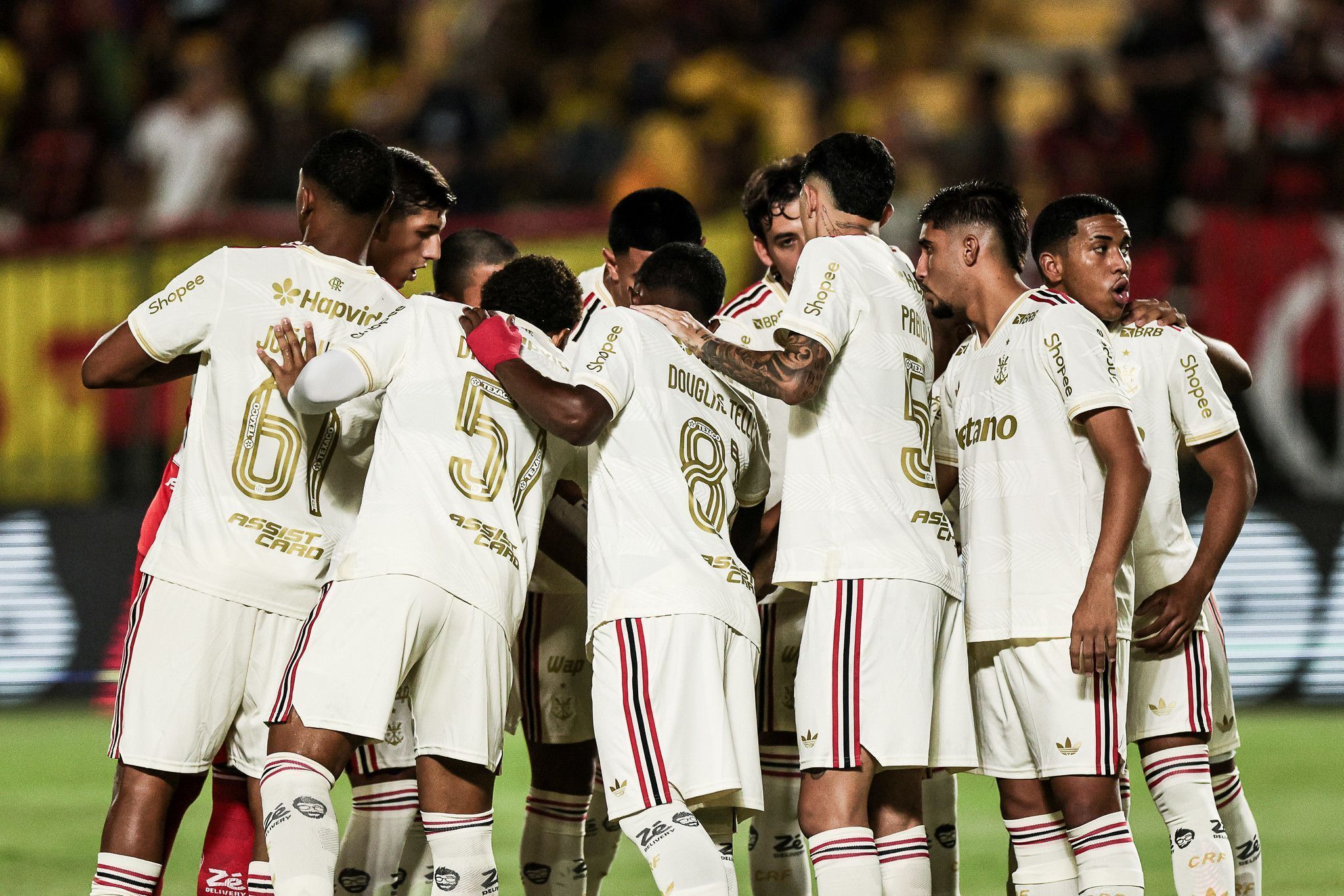 Jogadores do Flamengo antes do duelo com Volta Redonda pelo Carioca