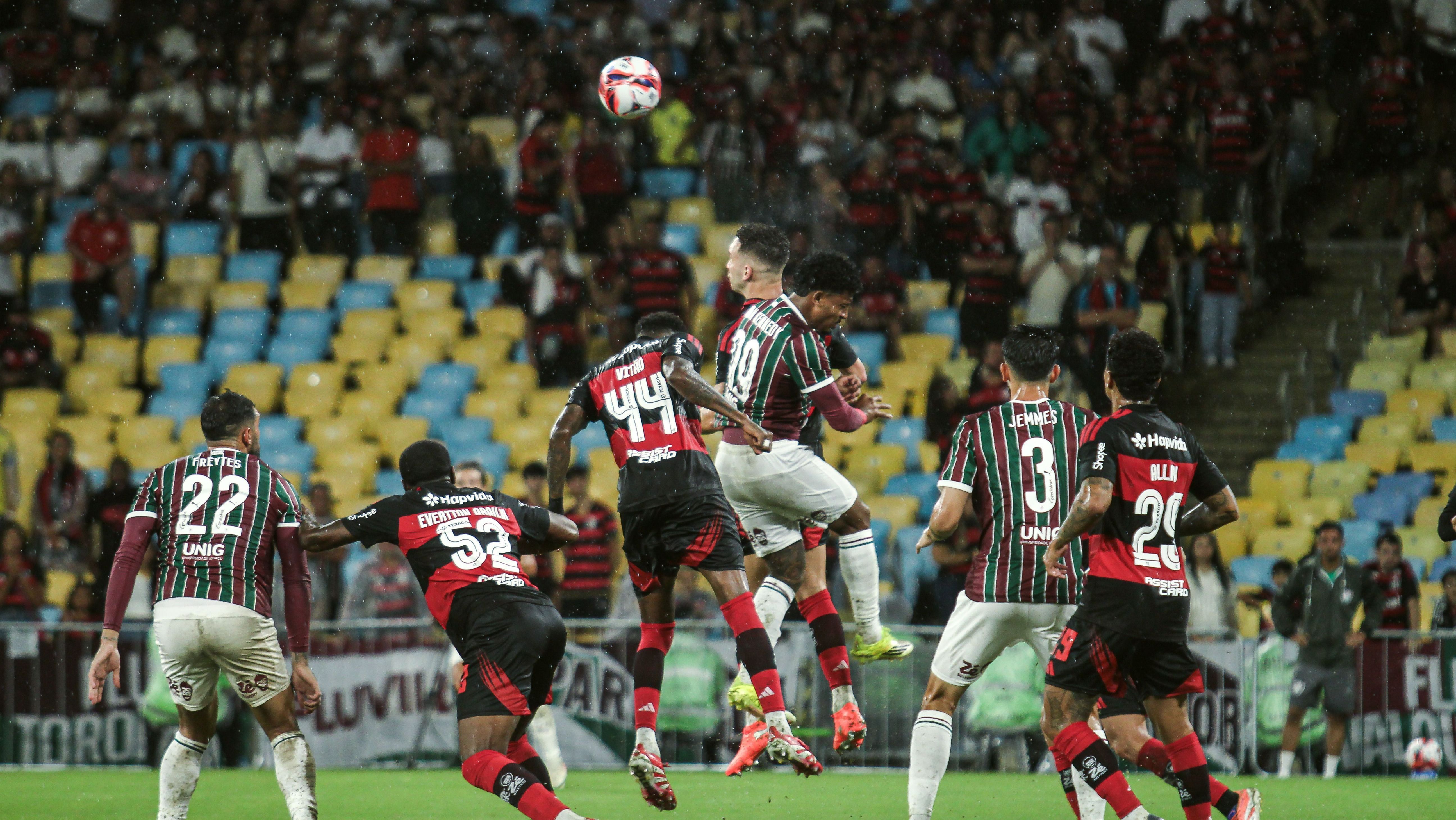 Lance de Fluminense x Flamengo pelo Campeonato Carioca
