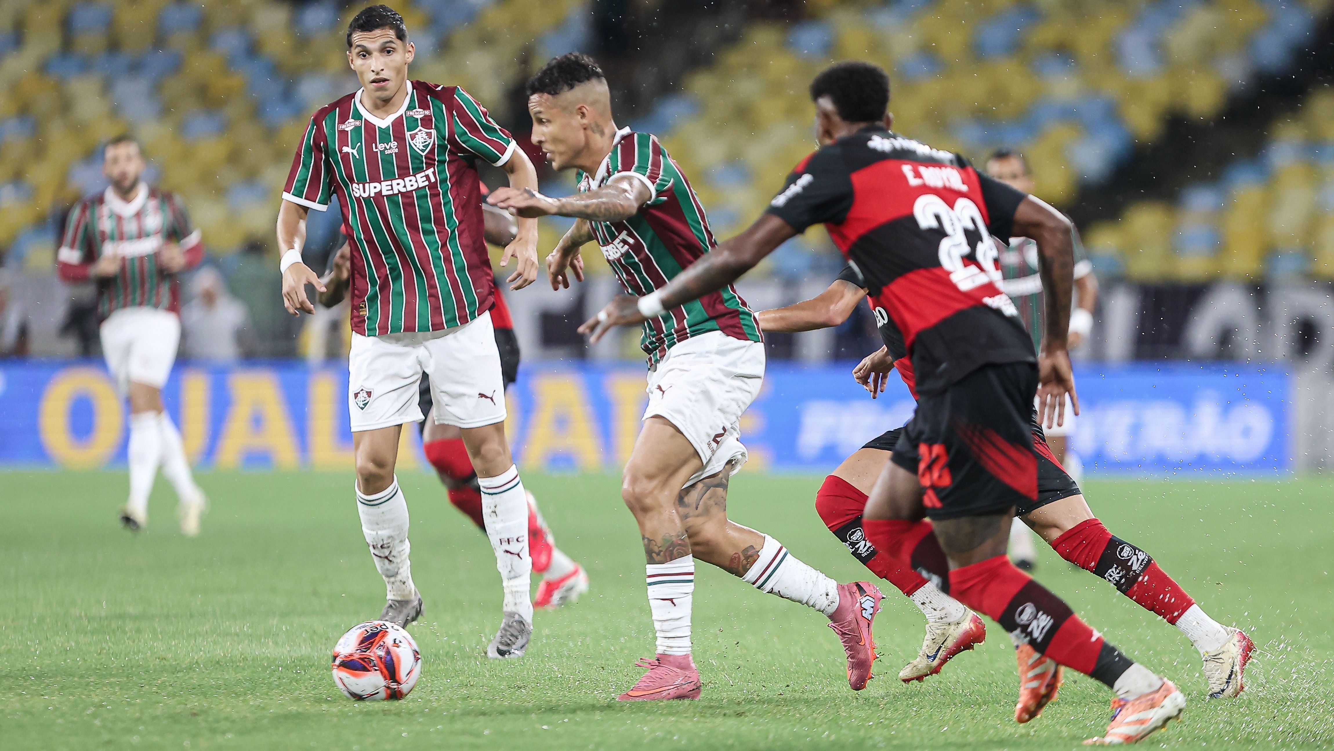 Lance de Fluminense x Flamengo pelo Campeonato Carioca