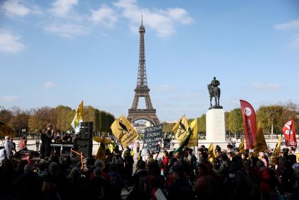 Agricultores franceses protestando em Paris contra acordo Mercosul-UE