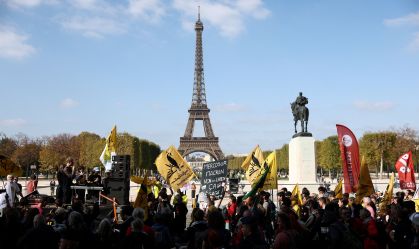 Agricultores franceses protestando em Paris contra acordo Mercosul-UE