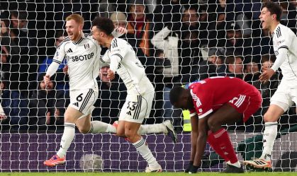 Gol no último lance garante empate do Fulham e frustra vitória do Liverpool