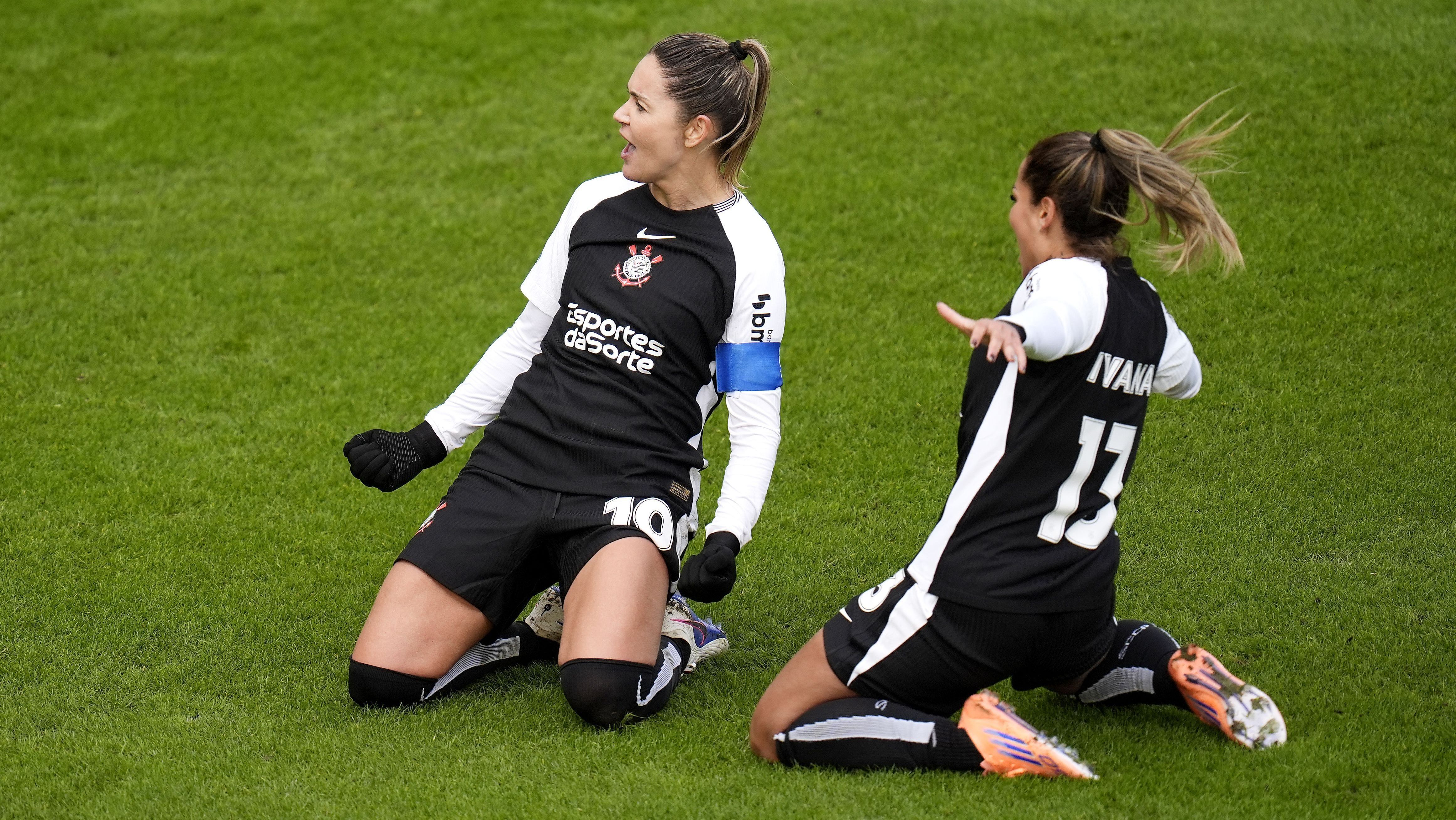 Gabi Zanotti comemora gol contra o Gotham