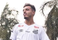 Santos anuncia contratação de Gabriel Menino; saiba detalhes